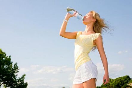 acqua potabile per una rapida perdita di peso